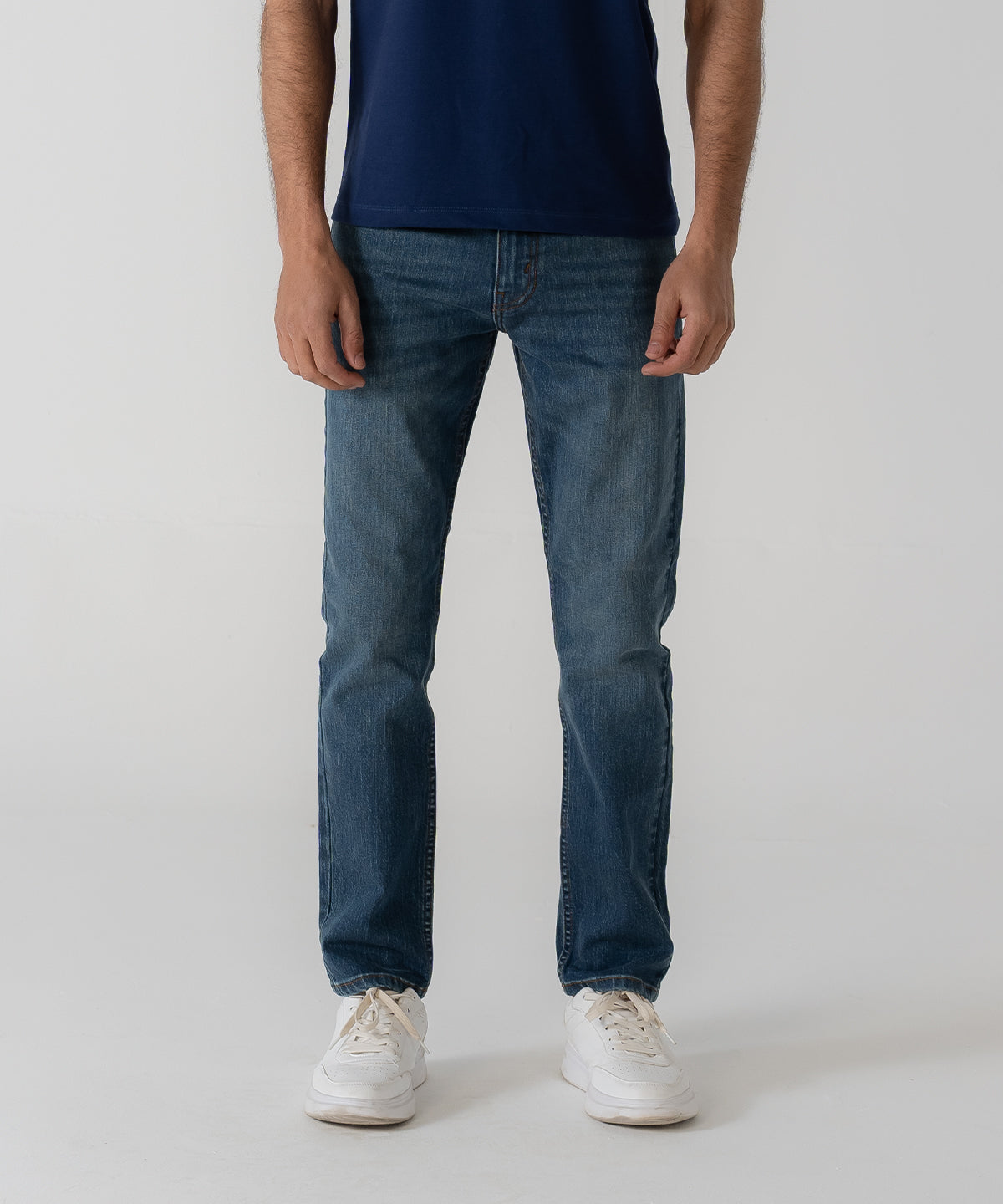 Jeans ajustados cónicos para hombre