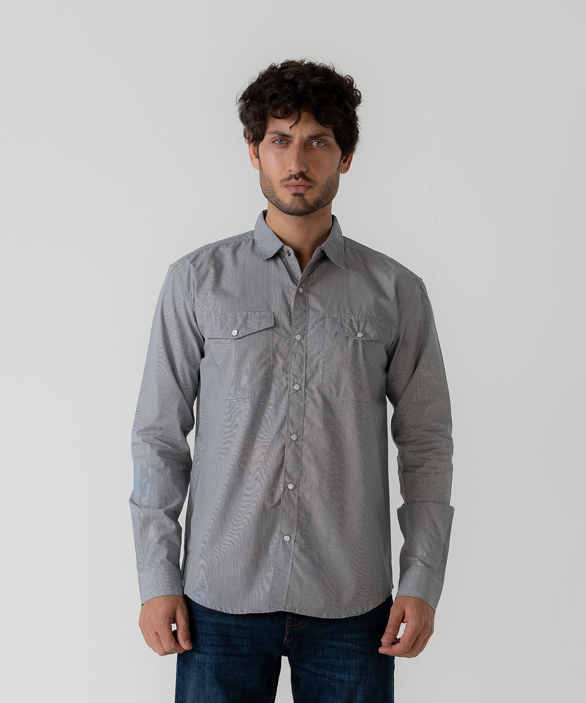 Camisa de hombre con dos bolsillos