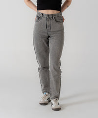 Jeans de mujer tiro alto estilo "Mom"
