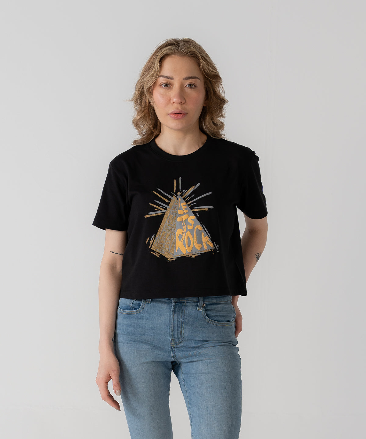 Camiseta corta piramidal para mujer